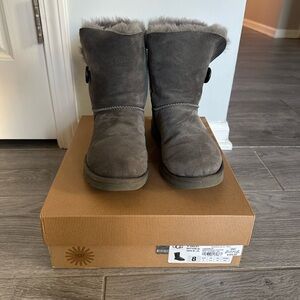 UGG Women's Gray Sheepskin Winter Boots